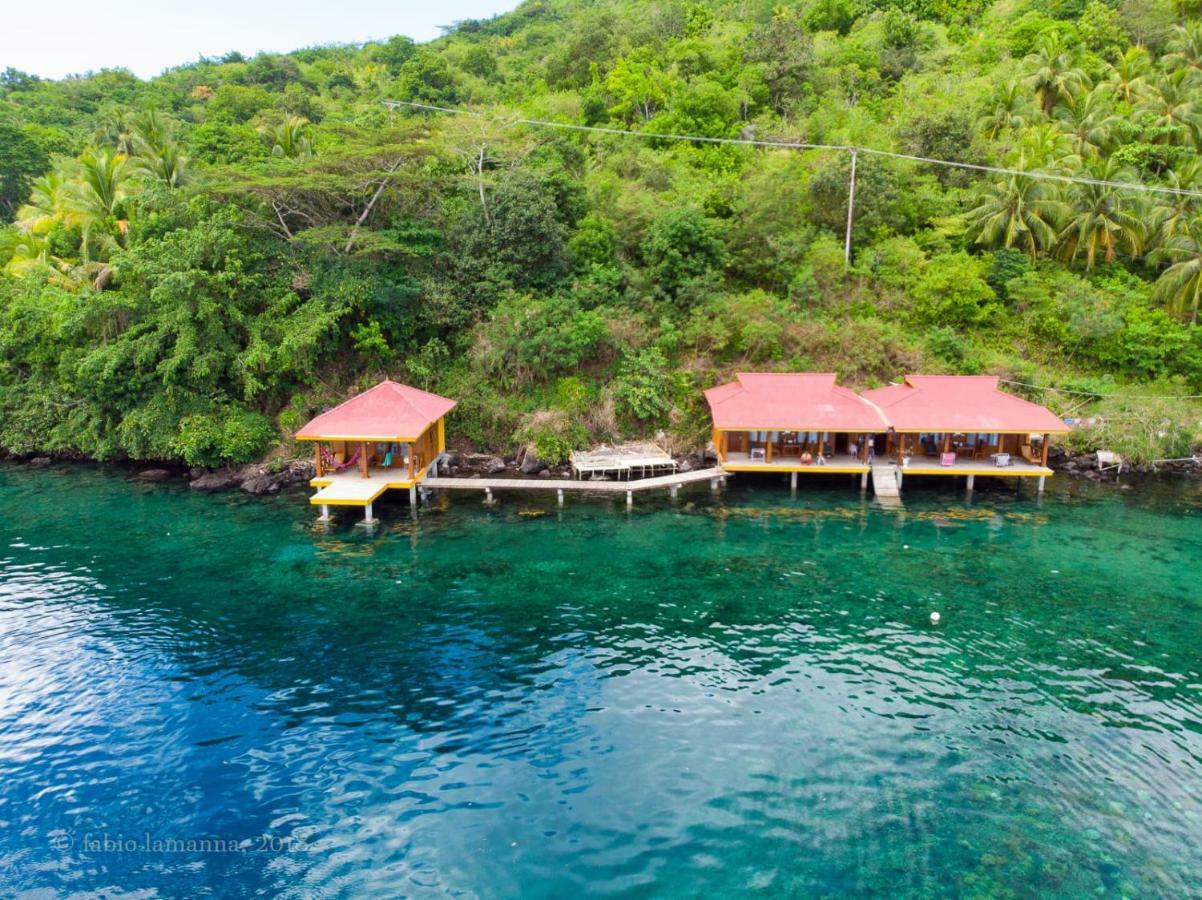 Allan Bungalow Hotel Bandanaira Exterior photo